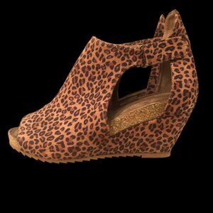 BOUTIQUE BY CORKYS SHOES SZ 8 SUNBURST LEOPARD WEDGE SANDAL ANIMAL PRINT